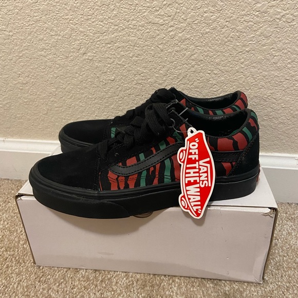 Size 6 old school vans: limited addition - Picture 3 of 3